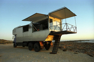 Illustration for article titled The Ten Best Post-Apocalyptic Survival Vehicles